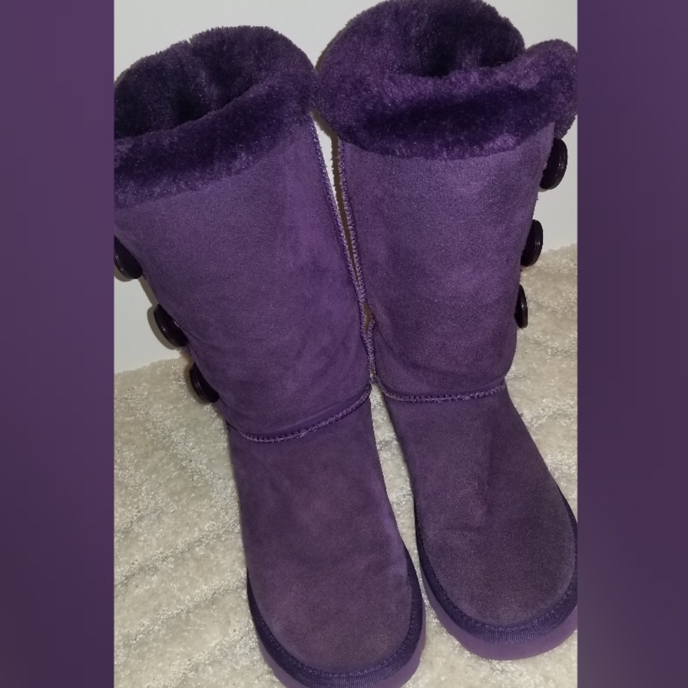 RARE - UGG Triple Bailey Button Boots